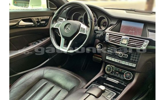 Buy Import Mercedes-Benz 190 White Car in Import - Dubai in Baa Buy Import Mercedes-Benz 190 White Car in Import - Dubai in Baa