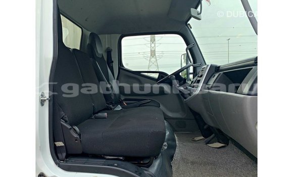 Buy Import Mitsubishi Carisma White Car in Import - Dubai in Baa Buy Import Mitsubishi Carisma White Car in Import - Dubai in Baa