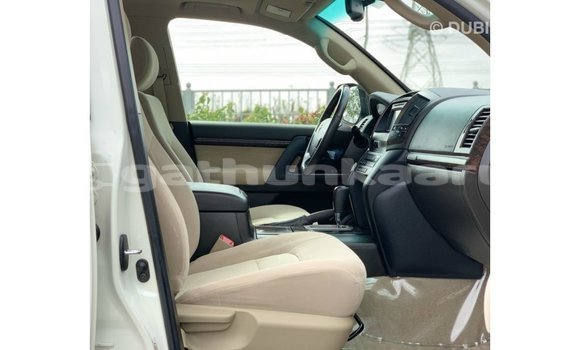 Buy Import Toyota Land Cruiser White Car in Import - Dubai in Baa Buy Import Toyota Land Cruiser White Car in Import - Dubai in Baa