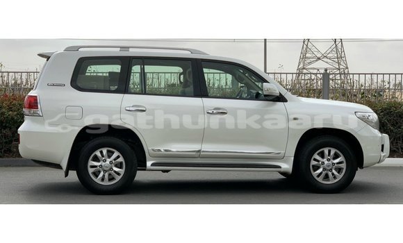 Buy Import Toyota Land Cruiser White Car in Import - Dubai in Baa Buy Import Toyota Land Cruiser White Car in Import - Dubai in Baa