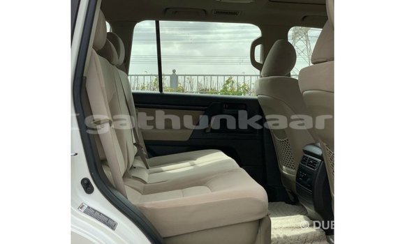 Buy Import Toyota Land Cruiser White Car in Import - Dubai in Baa Buy Import Toyota Land Cruiser White Car in Import - Dubai in Baa