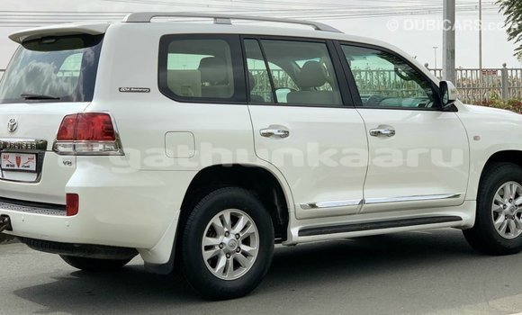 Buy Import Toyota Land Cruiser White Car in Import - Dubai in Baa Buy Import Toyota Land Cruiser White Car in Import - Dubai in Baa