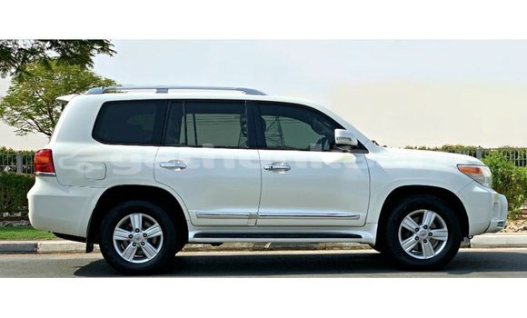 Buy Import Toyota Land Cruiser White Car in Import - Dubai in Baa Buy Import Toyota Land Cruiser White Car in Import - Dubai in Baa