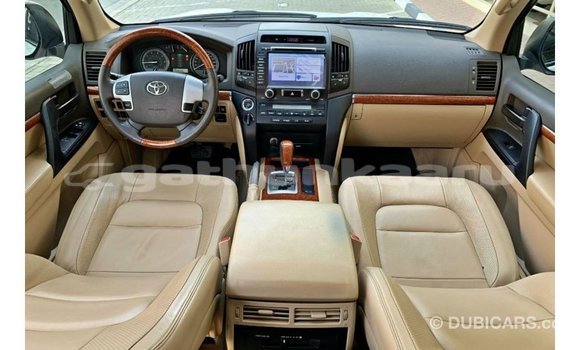 Buy Import Toyota Land Cruiser White Car in Import - Dubai in Baa Buy Import Toyota Land Cruiser White Car in Import - Dubai in Baa