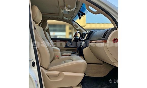 Buy Import Toyota Land Cruiser White Car in Import - Dubai in Baa Buy Import Toyota Land Cruiser White Car in Import - Dubai in Baa
