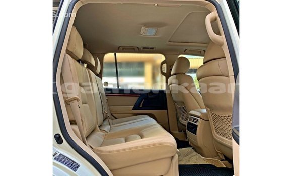 Buy Import Toyota Land Cruiser White Car in Import - Dubai in Baa Buy Import Toyota Land Cruiser White Car in Import - Dubai in Baa