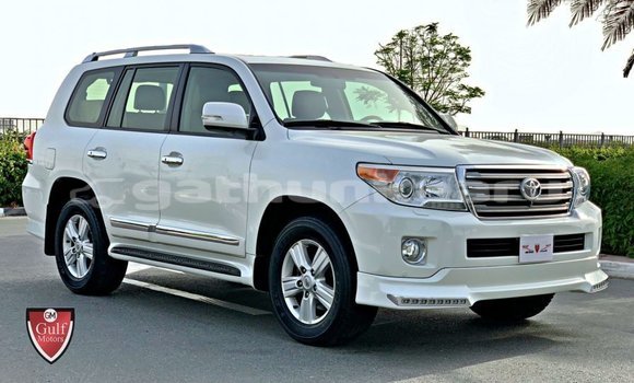 Buy Import Toyota Land Cruiser White Car in Import - Dubai in Baa Buy Import Toyota Land Cruiser White Car in Import - Dubai in Baa