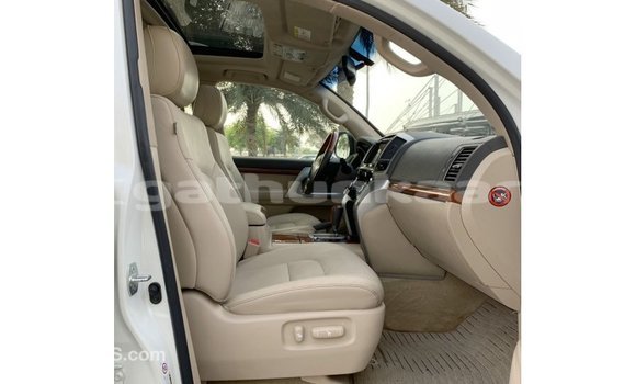Buy Import Toyota Land Cruiser White Car in Import - Dubai in Baa Buy Import Toyota Land Cruiser White Car in Import - Dubai in Baa