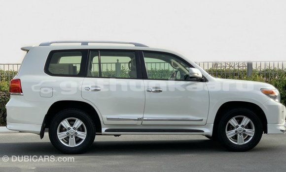 Buy Import Toyota Land Cruiser White Car in Import - Dubai in Baa Buy Import Toyota Land Cruiser White Car in Import - Dubai in Baa