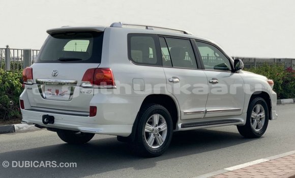 Buy Import Toyota Land Cruiser White Car in Import - Dubai in Baa Buy Import Toyota Land Cruiser White Car in Import - Dubai in Baa