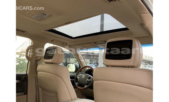 Buy Import Toyota Land Cruiser White Car in Import - Dubai in Baa Buy Import Toyota Land Cruiser White Car in Import - Dubai in Baa