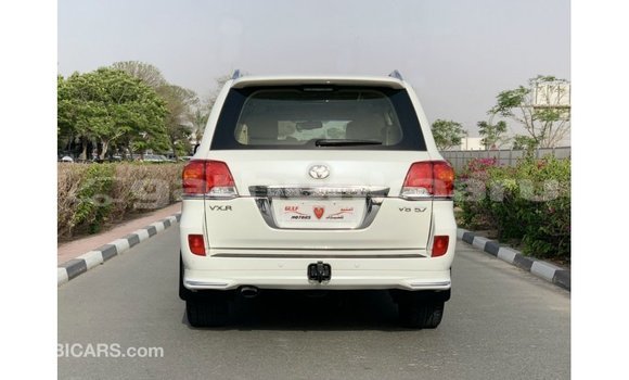 Buy Import Toyota Land Cruiser White Car in Import - Dubai in Baa Buy Import Toyota Land Cruiser White Car in Import - Dubai in Baa