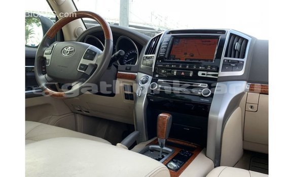 Buy Import Toyota Land Cruiser White Car in Import - Dubai in Baa Buy Import Toyota Land Cruiser White Car in Import - Dubai in Baa