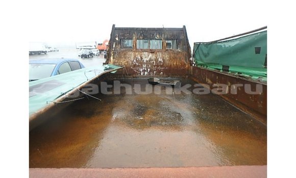 Buy Import Nissan Evalia Brown Truck in Import - Dubai in Baa Buy Import Nissan Evalia Brown Truck in Import - Dubai in Baa