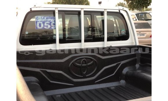 Buy Import Toyota Hilux White Car in Import - Dubai in Baa Buy Import Toyota Hilux White Car in Import - Dubai in Baa