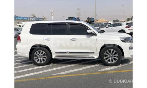 Buy Import Toyota Land Cruiser White Car in Import - Dubai in Baa Buy Import Toyota Land Cruiser White Car in Import - Dubai in Baa