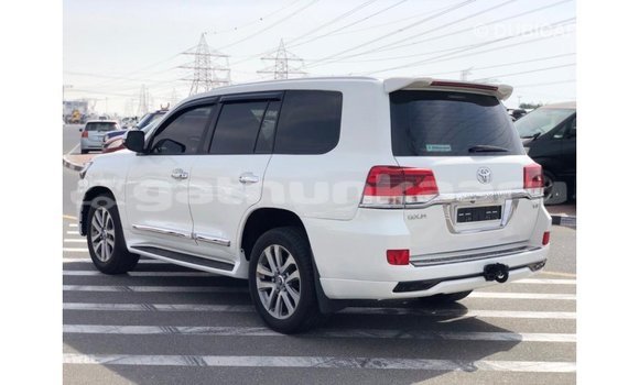 Buy Import Toyota Land Cruiser White Car in Import - Dubai in Baa Buy Import Toyota Land Cruiser White Car in Import - Dubai in Baa