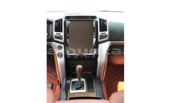 Buy Import Toyota Land Cruiser White Car in Import - Dubai in Baa Buy Import Toyota Land Cruiser White Car in Import - Dubai in Baa