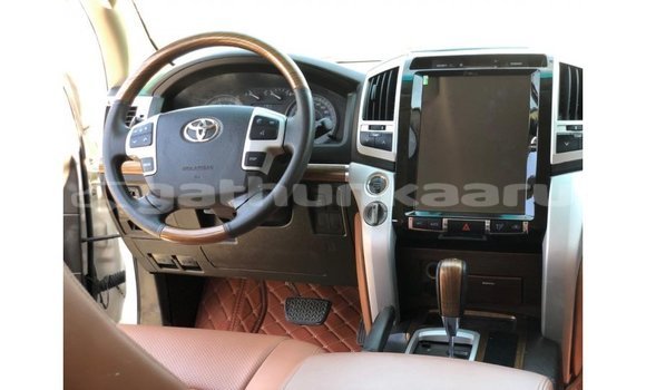 Buy Import Toyota Land Cruiser White Car in Import - Dubai in Baa Buy Import Toyota Land Cruiser White Car in Import - Dubai in Baa