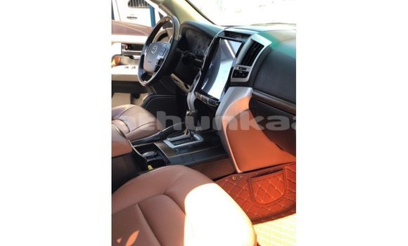 Buy Import Toyota Land Cruiser White Car in Import - Dubai in Baa Buy Import Toyota Land Cruiser White Car in Import - Dubai in Baa