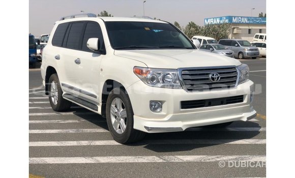 Buy Import Toyota Land Cruiser White Car in Import - Dubai in Baa Buy Import Toyota Land Cruiser White Car in Import - Dubai in Baa