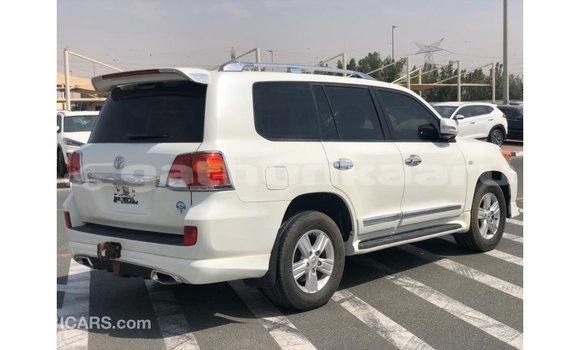 Buy Import Toyota Land Cruiser White Car in Import - Dubai in Baa Buy Import Toyota Land Cruiser White Car in Import - Dubai in Baa
