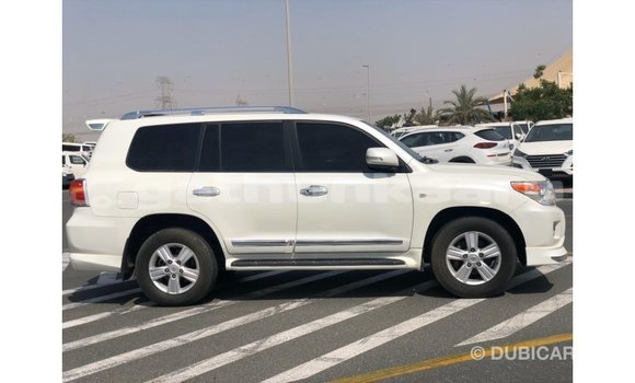 Buy Import Toyota Land Cruiser White Car in Import - Dubai in Baa Buy Import Toyota Land Cruiser White Car in Import - Dubai in Baa