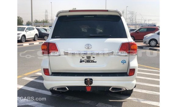 Buy Import Toyota Land Cruiser White Car in Import - Dubai in Baa Buy Import Toyota Land Cruiser White Car in Import - Dubai in Baa