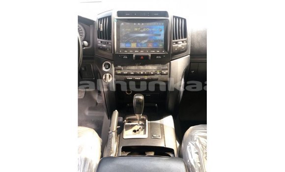 Buy Import Toyota Land Cruiser White Car in Import - Dubai in Baa Buy Import Toyota Land Cruiser White Car in Import - Dubai in Baa