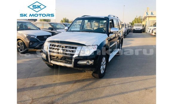 Buy Import Mitsubishi Pajero Black Car in Import - Dubai in Baa