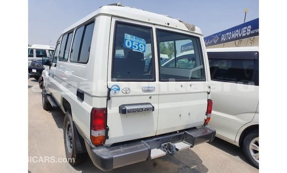 Buy Import Toyota Land Cruiser White Car in Import - Dubai in Baa Buy Import Toyota Land Cruiser White Car in Import - Dubai in Baa