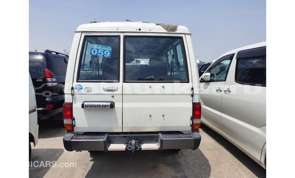 Buy Import Toyota Land Cruiser White Car in Import - Dubai in Baa Buy Import Toyota Land Cruiser White Car in Import - Dubai in Baa
