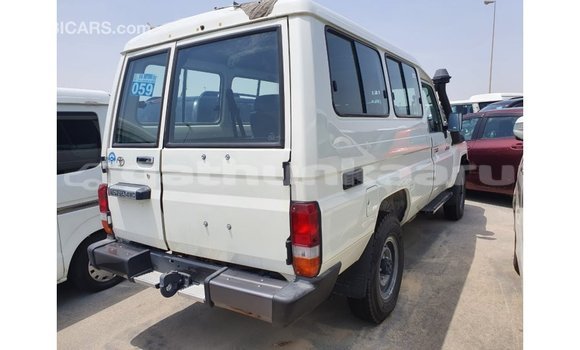Buy Import Toyota Land Cruiser White Car in Import - Dubai in Baa Buy Import Toyota Land Cruiser White Car in Import - Dubai in Baa