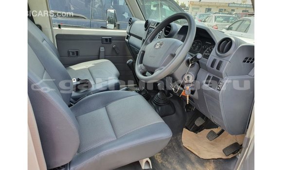 Buy Import Toyota Land Cruiser White Car in Import - Dubai in Baa Buy Import Toyota Land Cruiser White Car in Import - Dubai in Baa