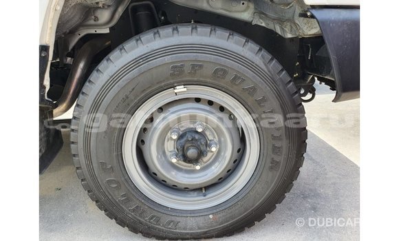 Buy Import Toyota Land Cruiser White Car in Import - Dubai in Baa Buy Import Toyota Land Cruiser White Car in Import - Dubai in Baa