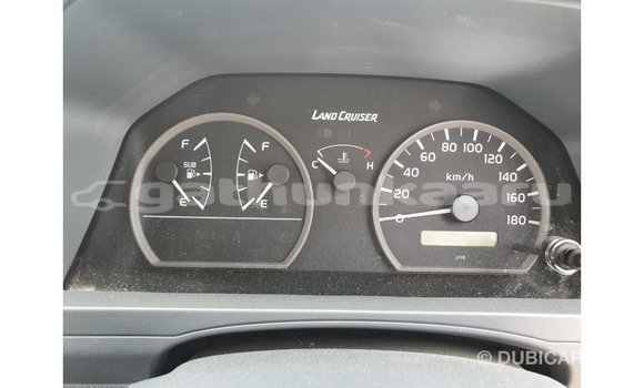 Buy Import Toyota Land Cruiser White Car in Import - Dubai in Baa Buy Import Toyota Land Cruiser White Car in Import - Dubai in Baa