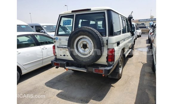 Buy Import Toyota Land Cruiser White Car in Import - Dubai in Baa Buy Import Toyota Land Cruiser White Car in Import - Dubai in Baa