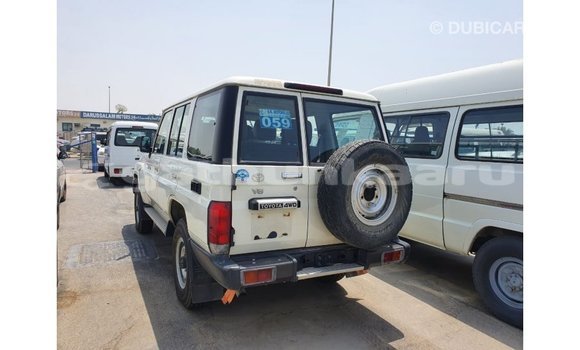 Buy Import Toyota Land Cruiser White Car in Import - Dubai in Baa Buy Import Toyota Land Cruiser White Car in Import - Dubai in Baa