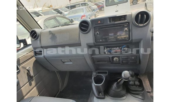 Buy Import Toyota Land Cruiser White Car in Import - Dubai in Baa Buy Import Toyota Land Cruiser White Car in Import - Dubai in Baa