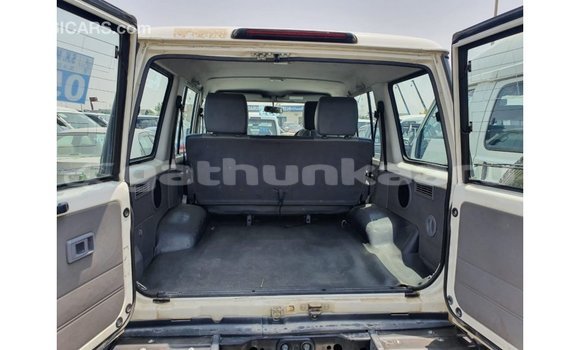 Buy Import Toyota Land Cruiser White Car in Import - Dubai in Baa Buy Import Toyota Land Cruiser White Car in Import - Dubai in Baa