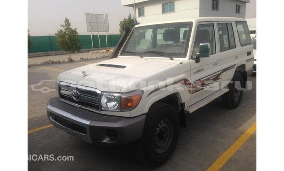 Buy Import Toyota Land Cruiser White Car in Import - Dubai in Baa Buy Import Toyota Land Cruiser White Car in Import - Dubai in Baa