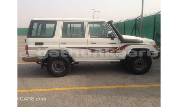 Buy Import Toyota Land Cruiser White Car in Import - Dubai in Baa Buy Import Toyota Land Cruiser White Car in Import - Dubai in Baa