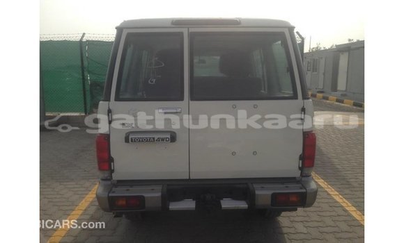 Buy Import Toyota Land Cruiser White Car in Import - Dubai in Baa Buy Import Toyota Land Cruiser White Car in Import - Dubai in Baa