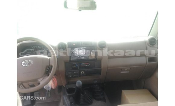 Buy Import Toyota Land Cruiser White Car in Import - Dubai in Baa Buy Import Toyota Land Cruiser White Car in Import - Dubai in Baa