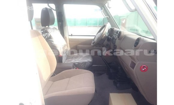 Buy Import Toyota Land Cruiser White Car in Import - Dubai in Baa Buy Import Toyota Land Cruiser White Car in Import - Dubai in Baa