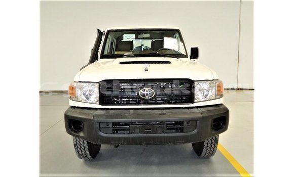 Buy Import Toyota Land Cruiser White Car in Import - Dubai in Baa