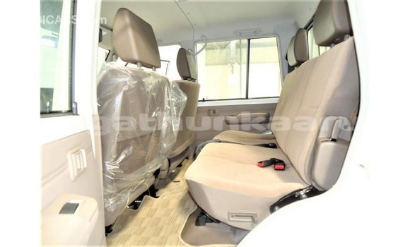 Buy Import Toyota Land Cruiser White Car in Import - Dubai in Baa Buy Import Toyota Land Cruiser White Car in Import - Dubai in Baa
