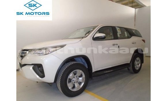 Buy Import Toyota Fortuner White Car in Import - Dubai in Baa
