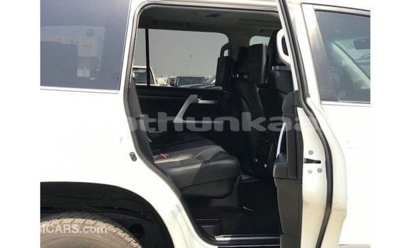 Buy Import Toyota Land Cruiser White Car in Import - Dubai in Baa Buy Import Toyota Land Cruiser White Car in Import - Dubai in Baa