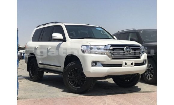 Buy Import Toyota Land Cruiser White Car in Import - Dubai in Baa
